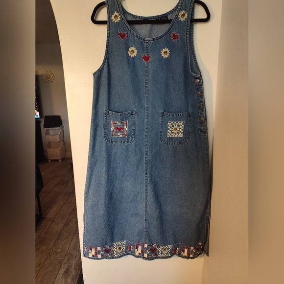 Vintage Embroidered Denim Dress with Floral Accents Size Lg/P - Picture 1 of 4